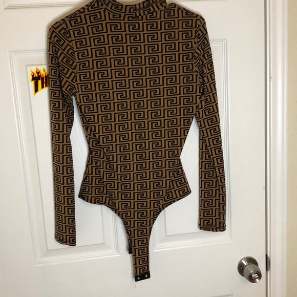 One piece - Picture 2 of 2